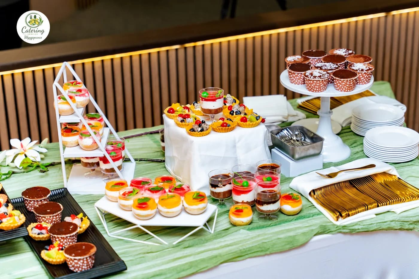 Dessert buffet table arrangement